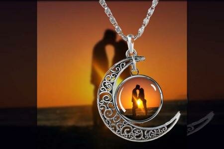 Ghép ảnh dây chuyền mặt trăng