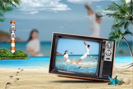 Ghép khung ảnh tivi trên bãi biển