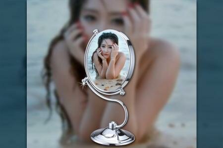 Ghép ảnh vào khung gương