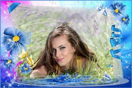 Khung ảnh hoa rơi trên mặt nước